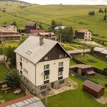 Cyprian Penzión pre hostí Zdiar