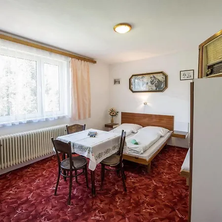 Cyprian Penzión pre hostí Zdiar